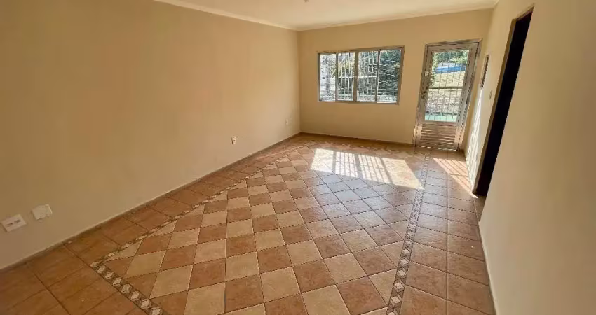 Casa sobreposta com 3 quartos (1 suíte), sala, cozinha, banheiro para alugar em itaquera - são paulo/sp.