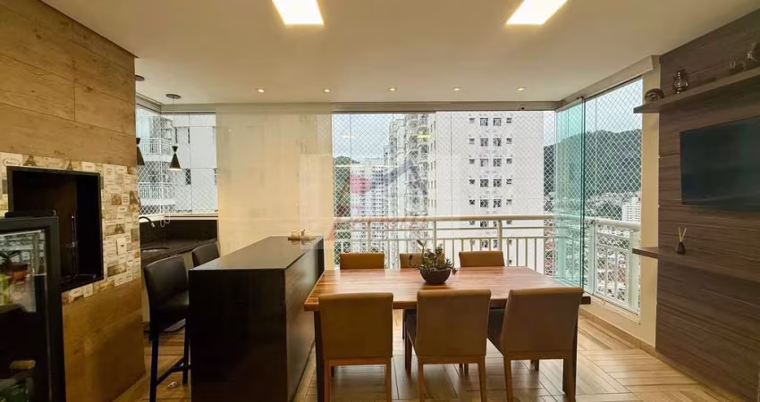 Amplo apartamento com 3 dormitórios com 150m² em Marapé, Santos/SP