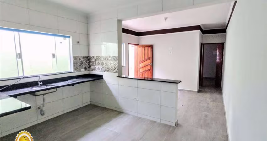 Casa de 02 dormitórios com piscina e súite-Vila Atlantica -Mongaguá