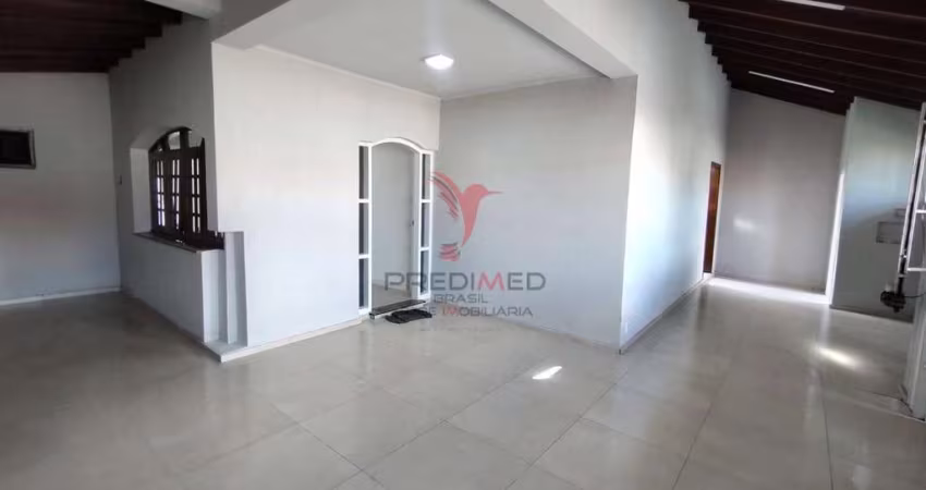 Casa Térrea de 3 Quartos, linda, toda reformada, no Jardim Ubirama, 2 Vagas de Garagem