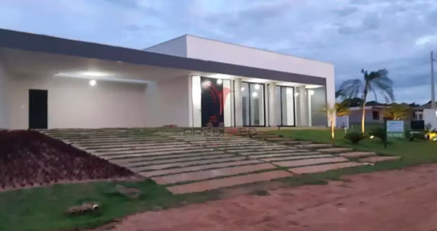 Casa de alto padrão com 4 suites ,piscina, área gourmet, aquecimento,na represa de avaré