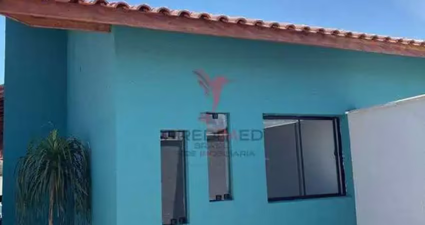 Linda casa de 2 quartos , com piscina, área gourmet,á venda em Itanhaém