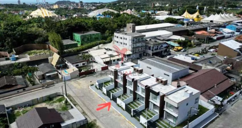 ÚLTIMA UNIDADE LINDO SOBRADO PERTO DO BETO CARRERO