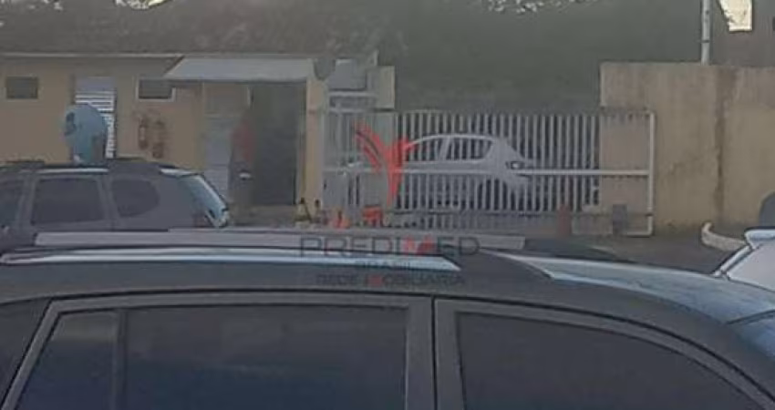 Oportunidade Única! Seu 2 Quartos Térreo em Condomínio Fechado no Caji