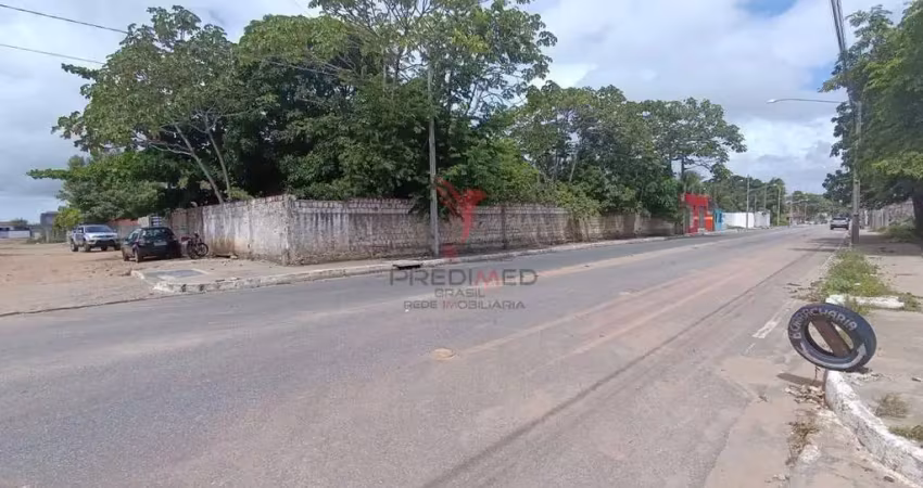 Lote de terreno murado e plano de esquina em rua principal no cabo branco