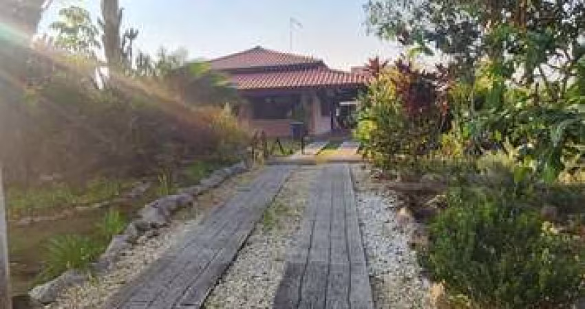 Chácara com 4 dormitórios à venda, 904 m² por R$ 950.000,00 - Condomínio Village