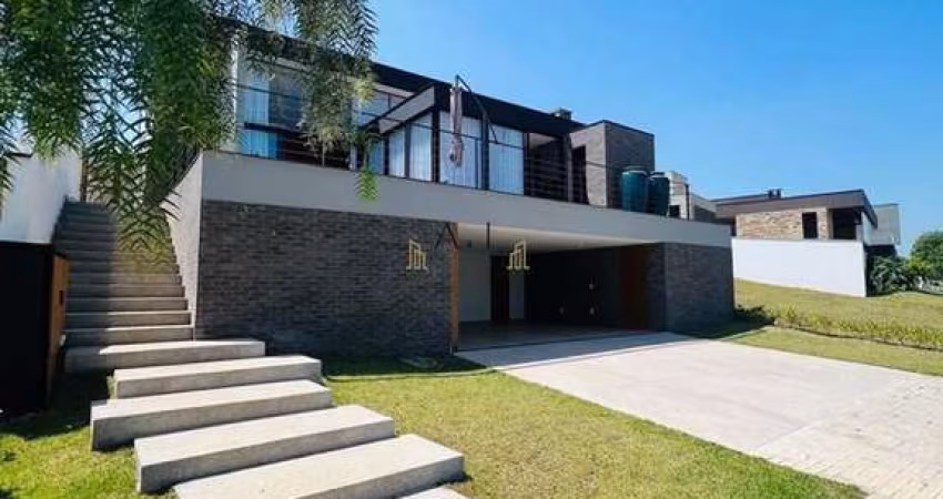 Casa com 3 dormitórios à venda, 220 m² por R$ 2.800.000,00 - Condomínio Alphavil