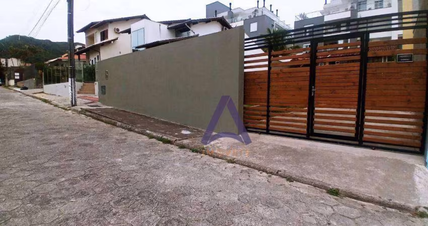 Linda casa com amplo jardim, em excelente localização próx a Av pequeno Príncipe .