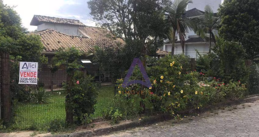 Casa Térrea no Campeche em excelente terreno plano e de esquina com 569 m² totalmente arborizado.