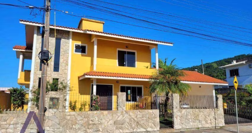 Casa com 3 dormitórios, 228 m² por R$ 1.500.000 - Alto Ribeirão - Florianópolis/SC