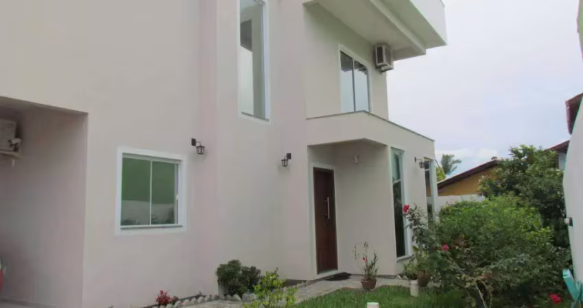 Casa com 4 dormitórios à venda, 217 m² por R$ 1.650.000,00 - Campeche - Florianópolis/SC