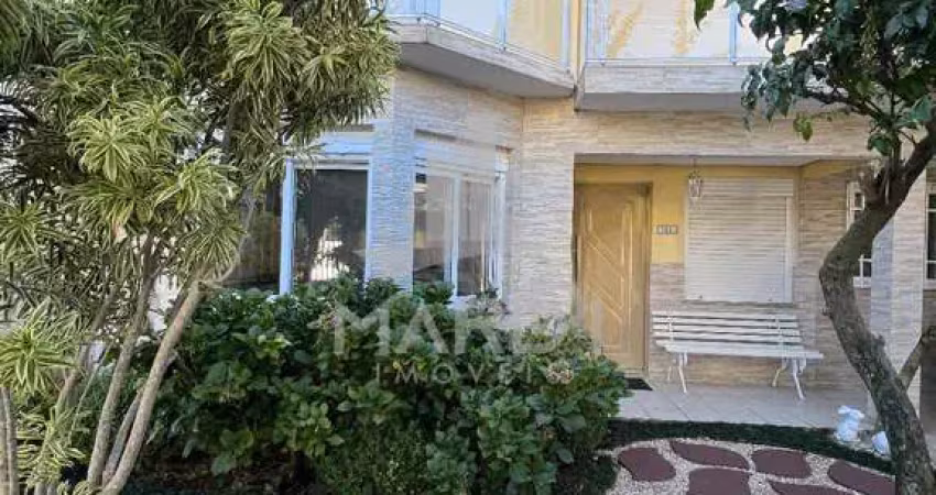 Casa com 4 quartos à venda na Rua Ancara, 381, Guarujá, Porto Alegre