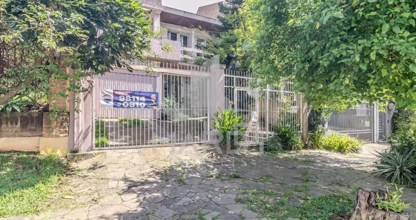 Casa com 3 quartos à venda na Rua Araponga, 306, Chácara das Pedras, Porto Alegre