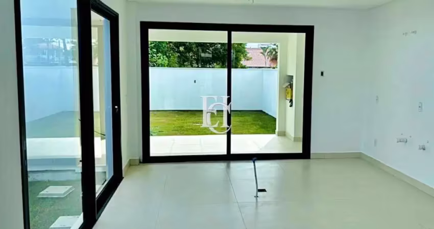 Casa nova a 200m da praia do campeche com projeto moderno