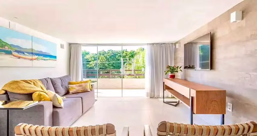 Apartamento reformado com vista para o verde no coração de jurerê internacional