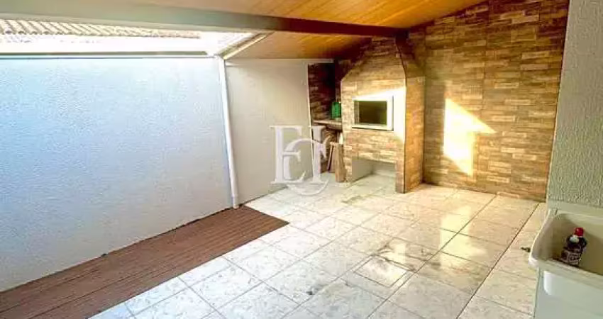 Casa em condomínio fechado com churrasqueira e 3 dormitórios em palhoça/sc