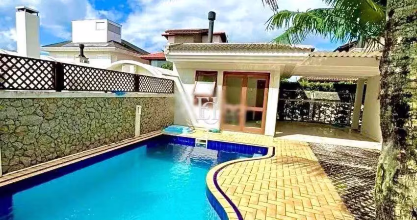 Casa alto padrão poucos metros do mar em jurerê internacional