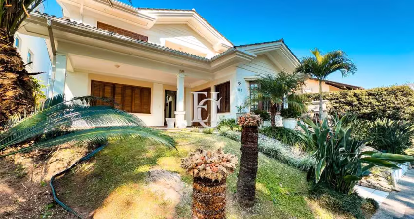 Casa alto padrão poucos metros do mar em jurerê internacional