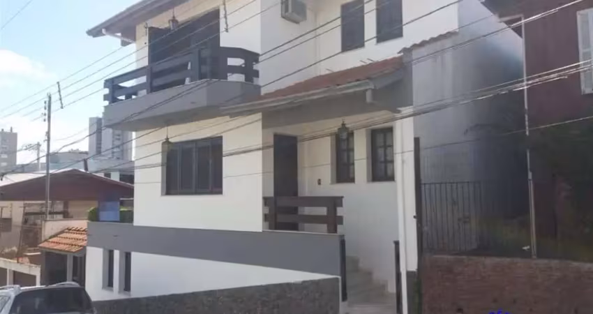 Império imóveis vende excelente casa semimobiliada com 260m² no bairro rio branco.