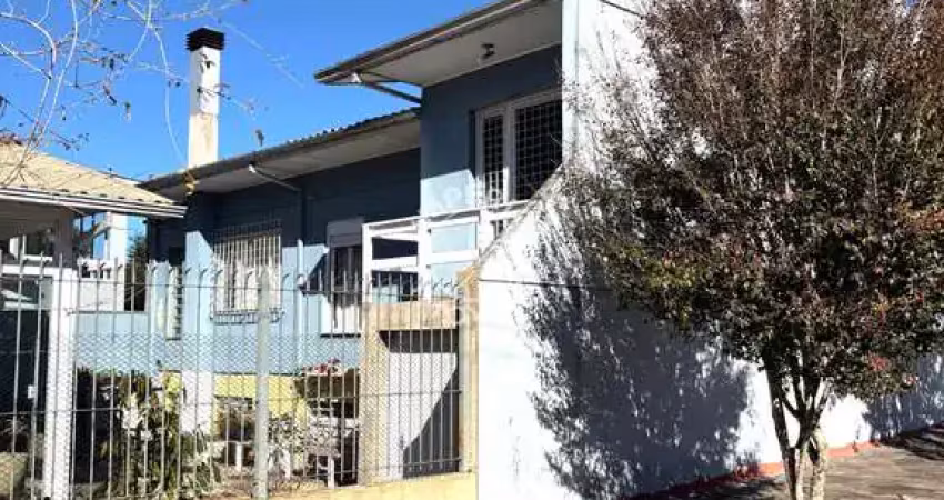 Casa em condomínio semimobiliada com 02 moradias  - 04 dormitórios - localizada no bairro desvio rizzo.