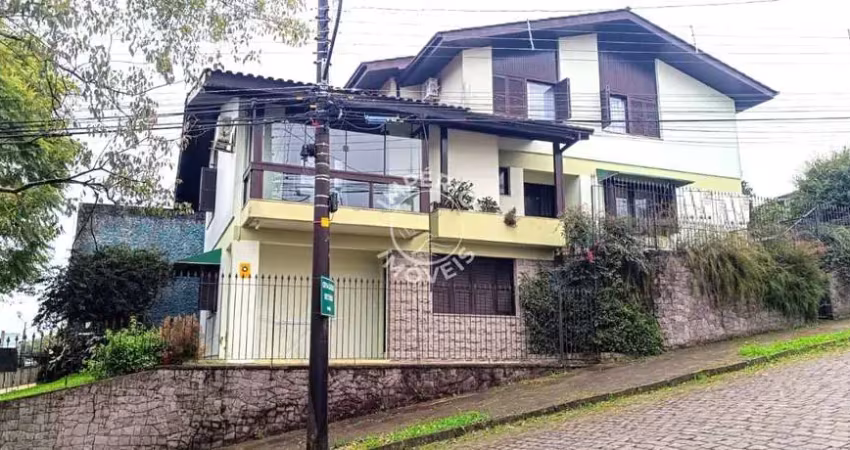 Bela casa de esquina, com 04 dormitórios, 01 sendo suíte, localizado no bairro cinquentenário.