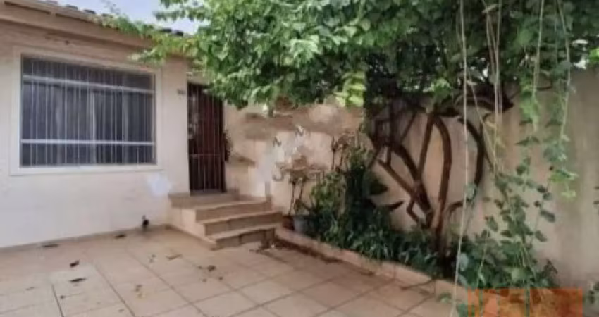 Casa à venda na aclimação/sp | 2 quartos |2 banheiros | quintal | 1 vaga | 84m² por r$ 680.000