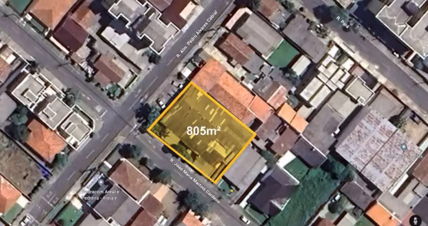 Espaço e oportunidade: terreno de 805m² com barracão à venda
