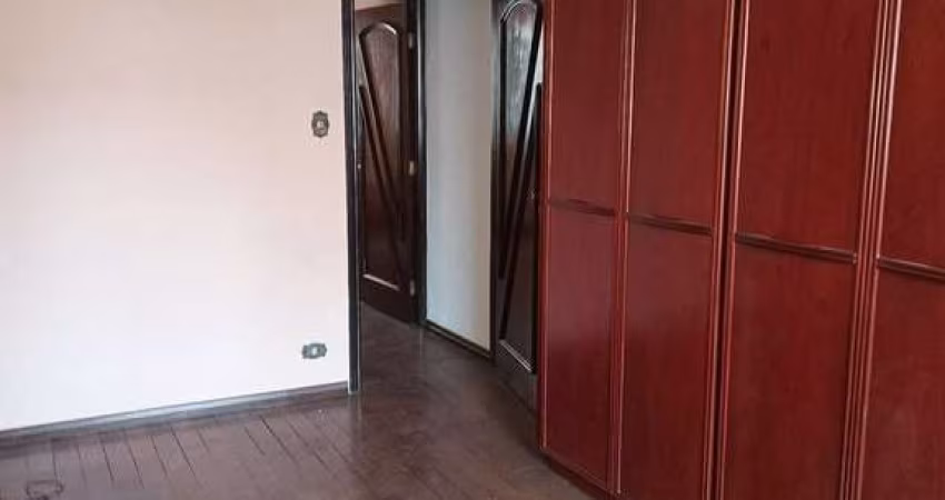 Sobrado com 03 dormitórios com vaga de garagem no Tatuapé.