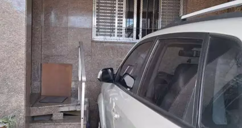Casa com 04 dormitórios e com 02 vagas de  garagem na vila mafra