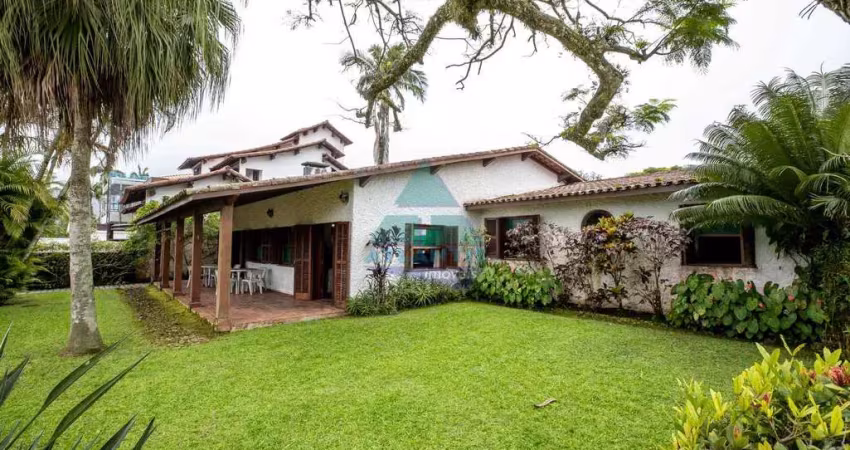 Casa com 5 quartos, condomínio lagoinha, ubatuba - r$ 4.7 mi, cod: 1609