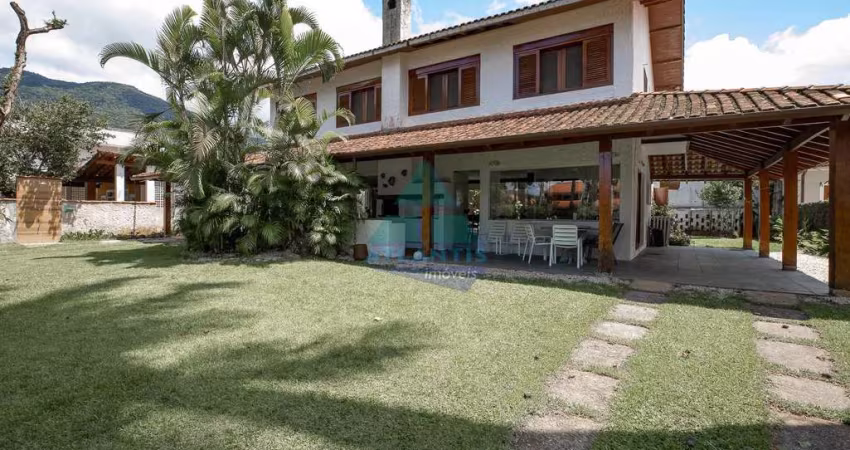 Casa com 4 dorms, Condomínio Lagoinha, Ubatuba - R$ 3 mi, Cod: 382