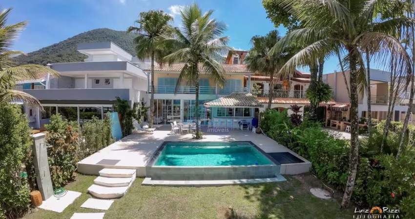 Cod: 1125 Casa com 5 dorms, Condomínio Lagoinha, Ubatuba