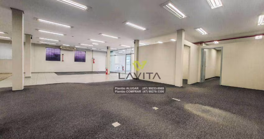 Ampla loja  comercial em ponto estratégico na cidade de Blumenau.  Grande fluxo de veículos e pedestres. / La Vita Imoveis