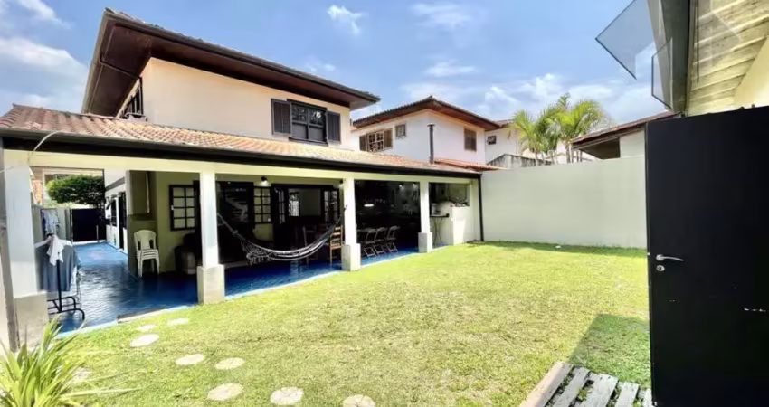Casa em condomínio fechado com 4 quartos à venda no São Paulo II, Cotia 
