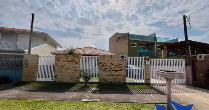Excelente residencia balneário coroados, amplo terreno com piscina