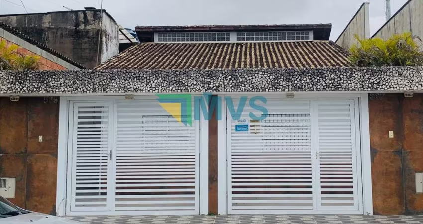 Casa à venda em Itanhaém-SP, bairro Santa Terezinha: 2 quartos, 1 suíte, 2 salas, 2 banheiros, 2 vagas de garagem, 67m².