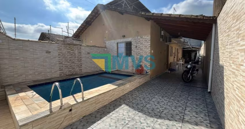 Imperdível oportunidade de adquirir casa à venda em Itanhaém-SP, bairro Nova Itanhaém: 2 quartos, 2 salas, 2 banheiros, 4 vagas de garagem, 90m²!
