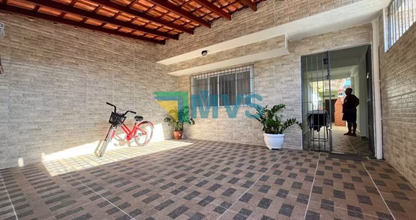 Imperdível Casa à Venda em Itanhaém-SP, Bairro Savoy! 2 Quartos, 1 Suíte, 2 Salas, 2 Banheiros, 2 Vagas de Garagem - 90m².