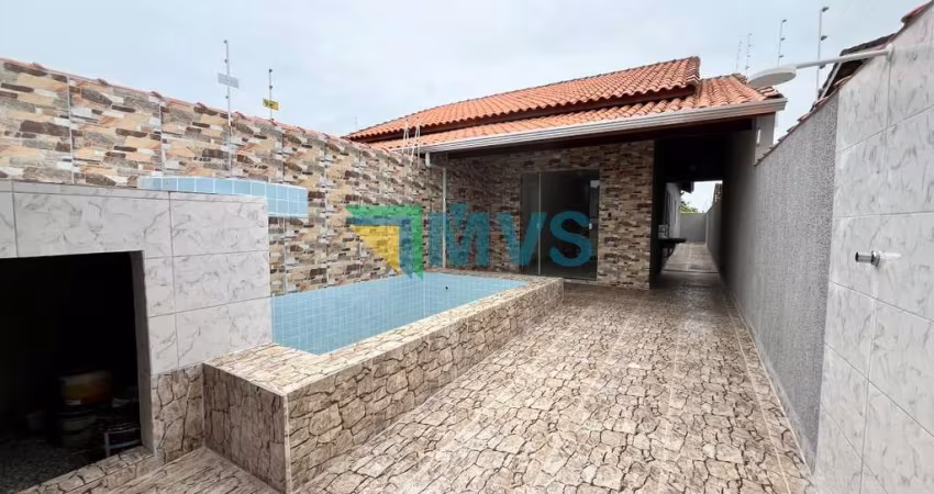 Casa à venda em Itanhaém-SP, Santa Júlia: 2 quartos, 1 suíte, 2 salas, 2 banheiros, 2 vagas de garagem - 74,63m².
