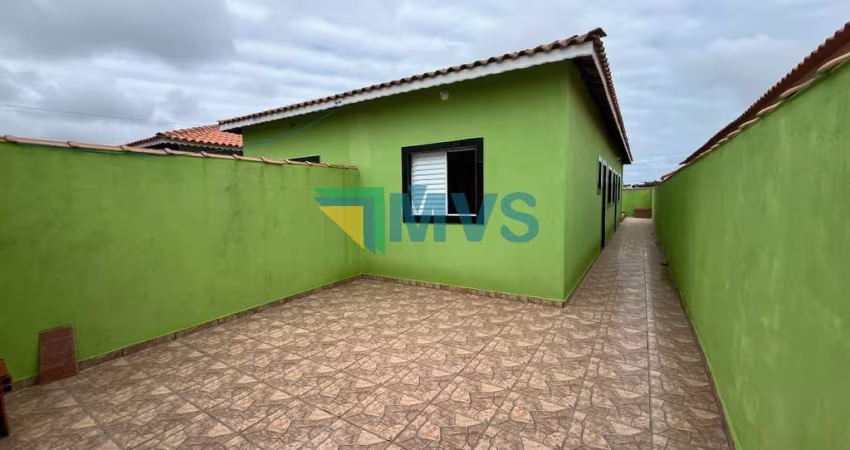 Imperdível Casa à Venda em Itanhaém-SP, Balneário Tupy: 2 Quartos, 1 Suíte, 2 Salas, 2 Banheiros, 2 Vagas de Garagem, 74m²