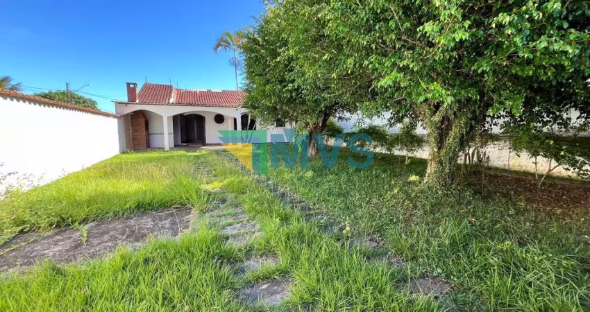 Magnífica Casa à Venda em Itanhaém-SP, Bairro Bopiranga! Imperdível! 2 Quartos, 1 Sala, 1 Banheiro, 10 Vagas de Garagem, 114m².