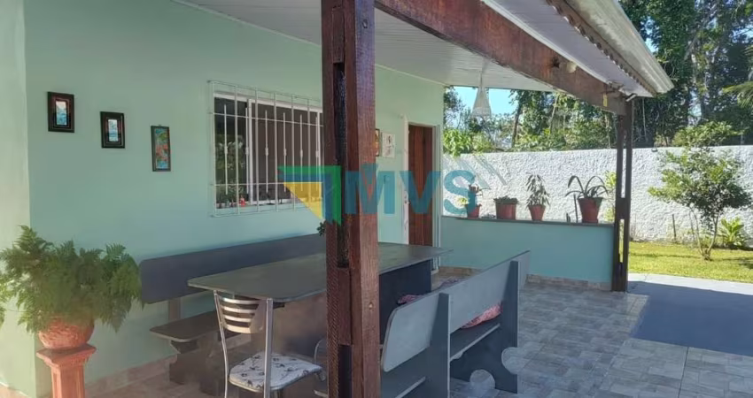 Casa de campo a venda. 462m² de terreno. Piscina, área verde e muita tranquilidade