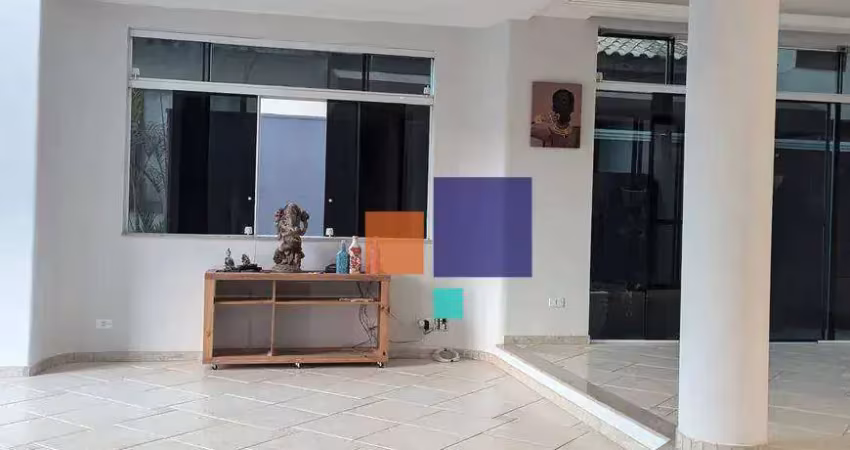 Casa em condomínio, 05 dormitórios (02 suítes), 05 vagas e piscina - vende-se em santana do parnaíba