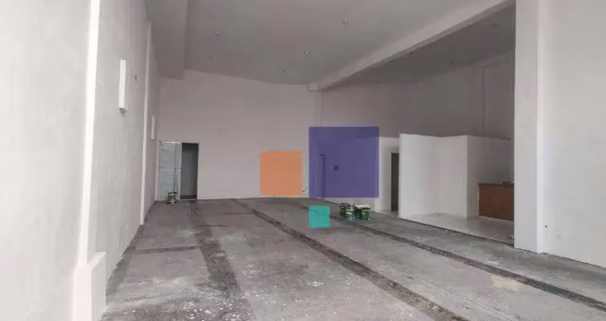 Loja a venda com 151m², 3 banheiros sendo 3 vagas -