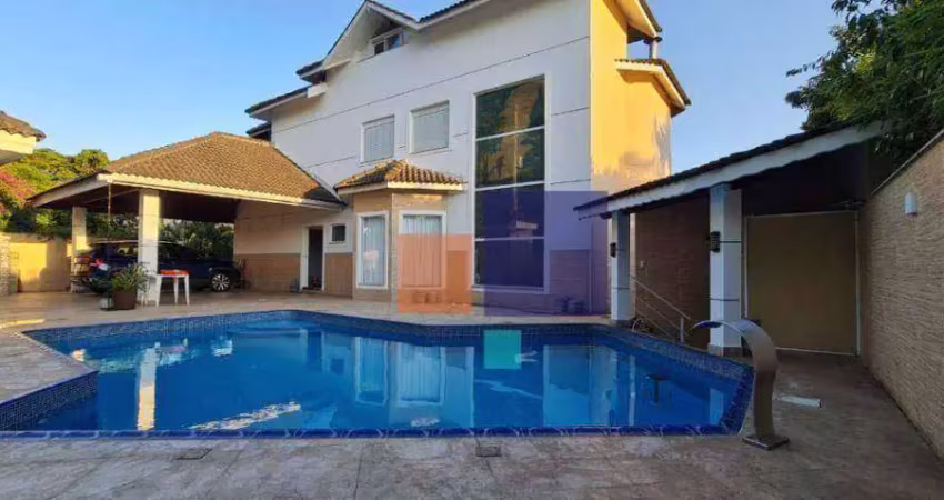Casa alto padrão em condomínio 251m² com 4 dormitórios (2 suítes), 3 vagas e piscina - vende-se no alpes da cantareira