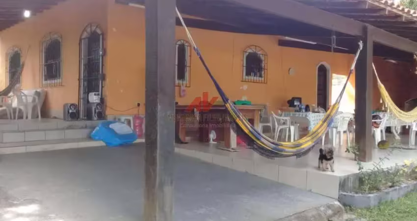 Otima casa 3 dormitórios num recanto de paz hà 5 minutos do centro da cidade - porteira fechada