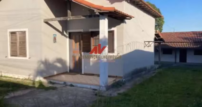 Casa linear com amplo terreno 450m2 - escritura e rgi