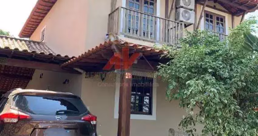 Casa em condomínio de alto padrão- 4 dormitórios [1suite] - acesso privativo a lagoa.