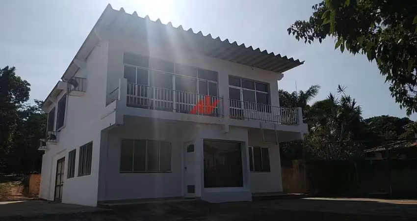 Casa duplex 4 quartos c/ amplo terreno - praca da bandeira - araruama