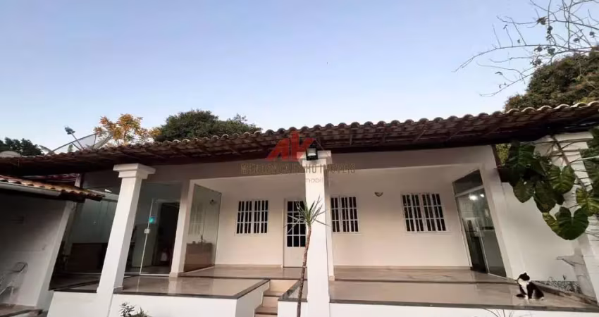 Casa 3 dormitórios [1suite] - amplo quintal- piscina